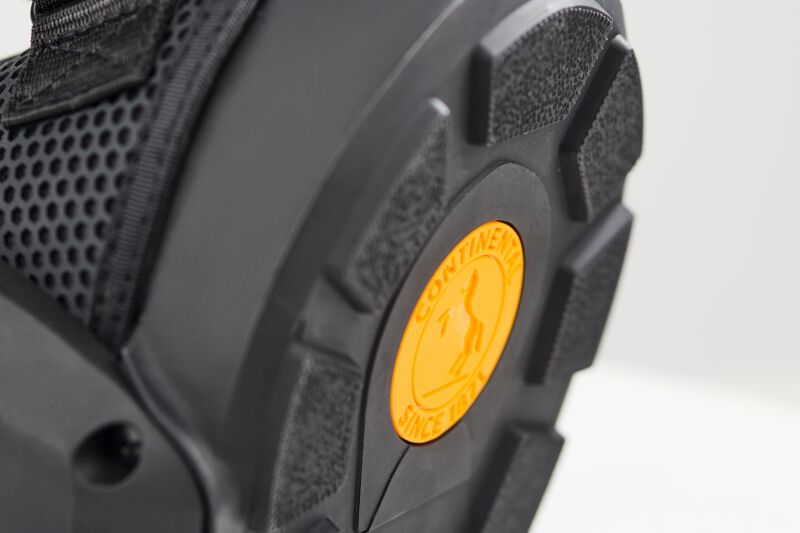 consteed - the smart horse sneaker
