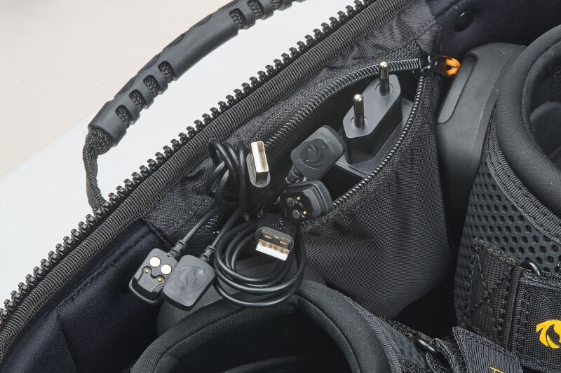 consteed - the smart horse sneaker